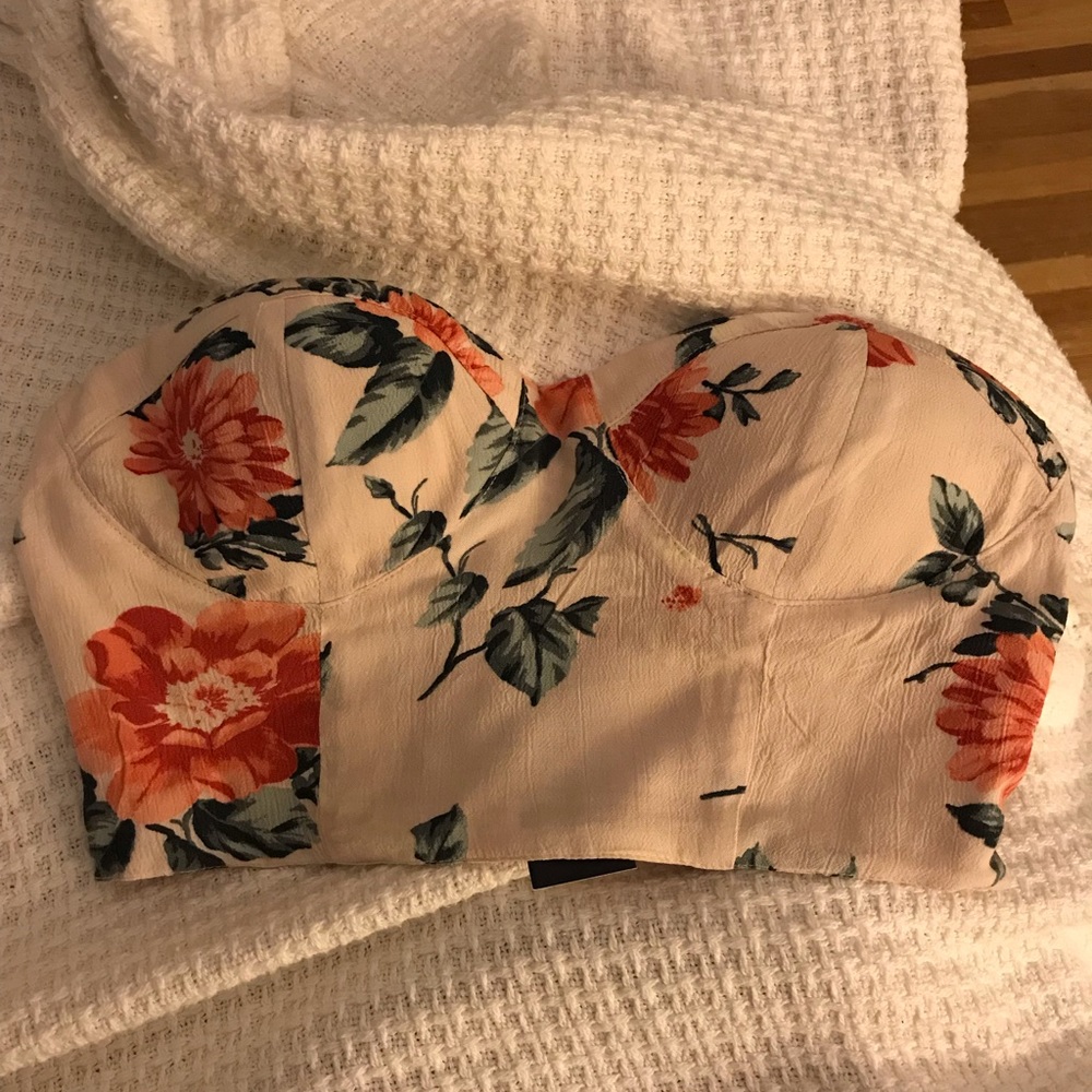 American Eagle NWT floral crop top